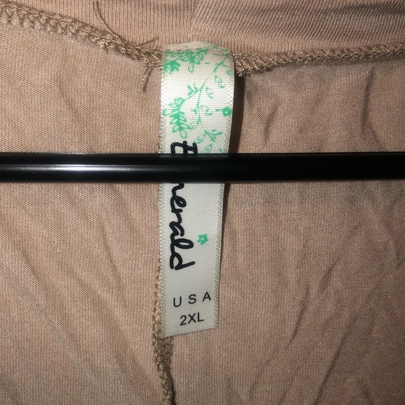 Emerald size 2X cream shirt with chevron sleeves - Picture 3 of 5